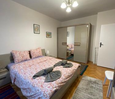 Lozenets Apartamento | Glasgow 2BDR peaceful Apt 1 min from Metro w WiFi
