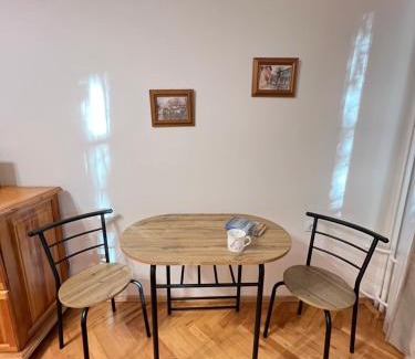 Lozenets Apartamento | Glasgow 2BDR peaceful Apt 1 min from Metro w WiFi