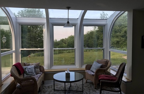 Gilford Casa | Glass House Getaway- 3 Minutes to Gunstock & Pet Friendly!