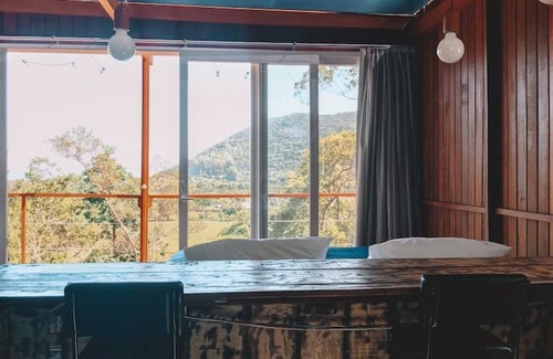 Pantano do Sul Casa | High Standard Glass House - Hosting with Purpose