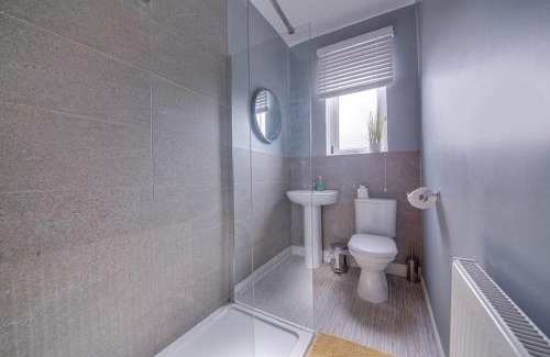 Castleford Casa | Glasswing Stays Liquorice Lodge