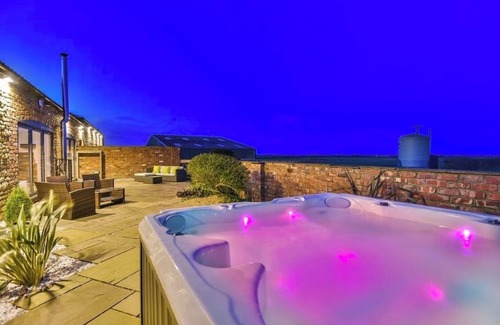 Lincoln Casa | Glebe Farm 4Br, Sleeps 11, Hot Tub, Pet Friendly