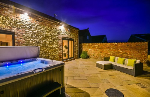 Lincoln Casa | Glebe Farm 4Br, Sleeps 11, Hot Tub, Pet Friendly