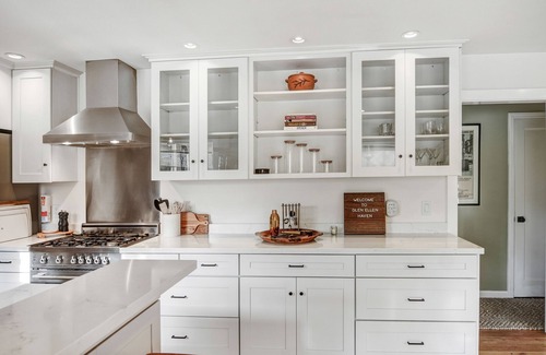 Glen Ellen Casa | Glen Ellen Wine Country Cottage -Hot Tub-Yoga Yurt-EV Charger-Organic Vineyard