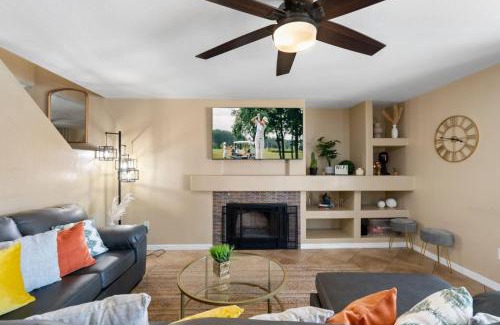 Larissa Casa | Glendale w Pool & Games