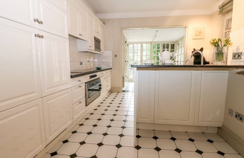 Sunningdale Cabaña | GLENEAGLES, family friendly, luxury holiday cottage in Sunningdale