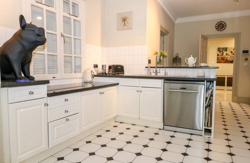 Sunningdale Cabaña | GLENEAGLES, family friendly, luxury holiday cottage in Sunningdale