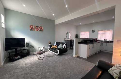 Leicester Casa | GLENFIELD BUNGALOW, COMFORTABLE LEICESTER STAY FREE PARKING LE3