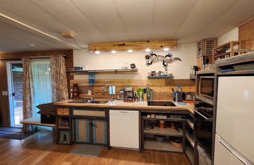 Klamath Casa | Glenkirk: custom retreat near the redwoods, Pacific Ocean, and Klamath River