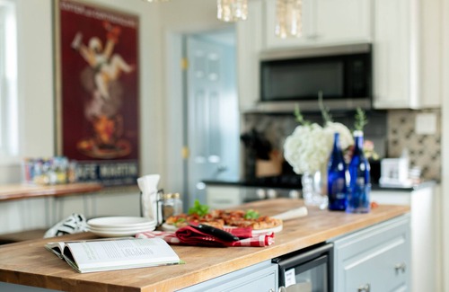South Glens Falls Casa | Glens Falls walk to Downtown, nearby Saratoga & Lake George