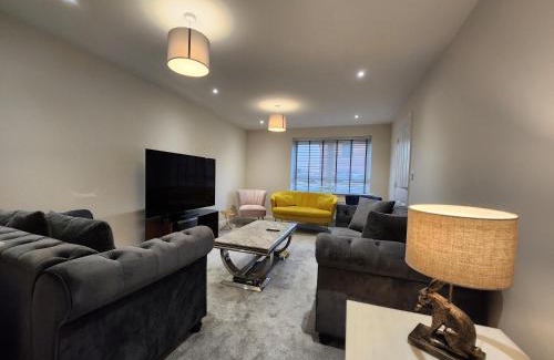 Wellingborough Casa | Glenvale House - Weekly & Monthly Stay For Business Or Relocation, Perfect Weekend Getaway!