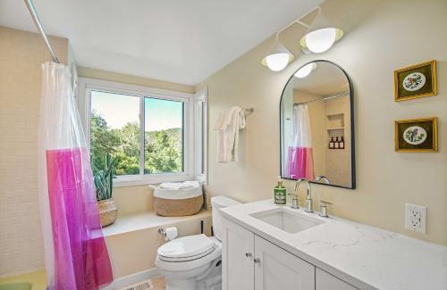 Glenwood Springs Casa | Glenwood Springs Mountain Getaway with Hot Tub and Riverfront
