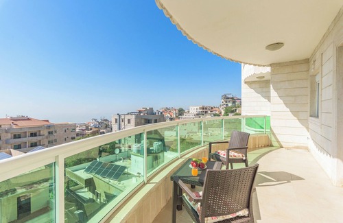 Aley Apartamento | Glint 3-Br Apartment & Balcony in Aley