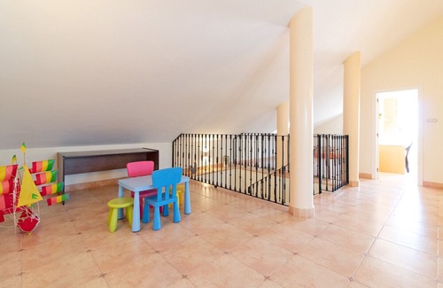 Almarda Chalet De Esquí | Global Properties: Frontline beach villa with private pool