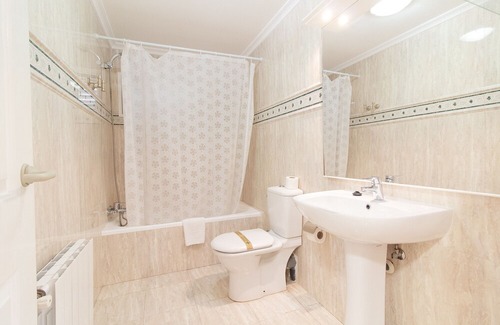 Almarda Chalet De Esquí | Global Properties: Frontline beach villa with private pool