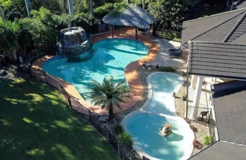 Helensvale Apartamento | Glorious Family Hideaway with Palatial 6BR 4B
