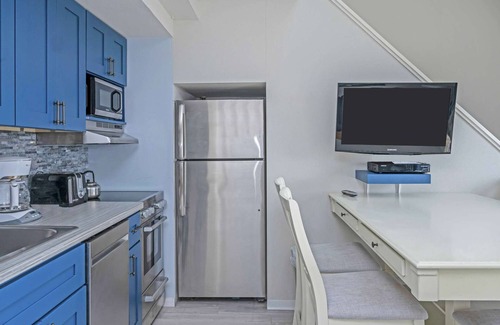 Napeague Apartamento | Glorious Top Floor Unit w/ Loft + Heated Pool
