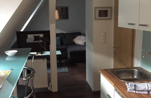 Oberhausen Apartamento | Glückauf en el Steigerhaus - ático "Knappenglück" - hermoso y económico