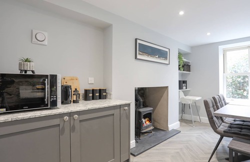 Nant Gwynant Cabaña | GLYN AWEL, pet friendly, country holiday cottage in Beddgelert
