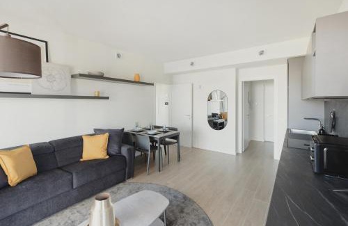 Lorenteggio Apartamento | GoHost - Modern and Bright Apartments with Terrace and Balcony