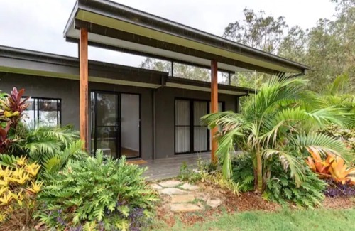Mudgeeraba Casa | Gold Coast Hinterland Retreat -nA romantic getaway destination. Pet friendly!