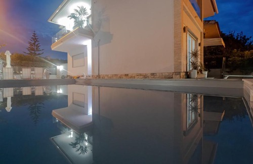 Cascais Casa | Gold Coast Photography Inn