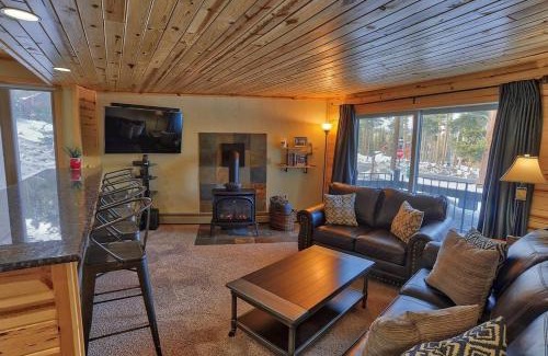 Peak 8 Casa | Goldcamp Launchpad Location Hike and Hot Tub