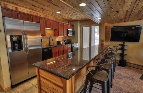 Peak 8 Casa | Goldcamp Launchpad Location Hike and Hot Tub