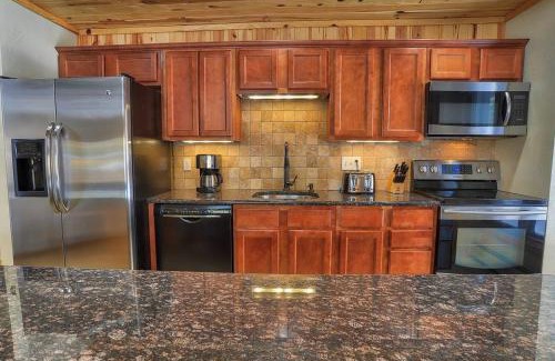 Peak 8 Casa | Goldcamp Launchpad Location Hike and Hot Tub