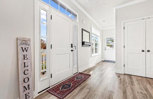 Edgewater Casa | Golden Anchor Retreat Lux Living!