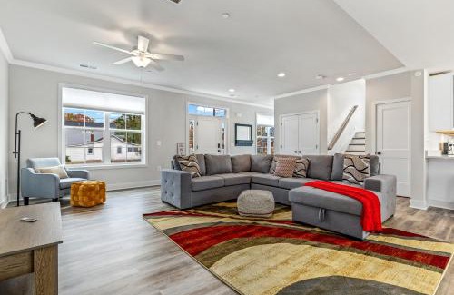 Edgewater Casa | Golden Anchor Retreat Lux Living!