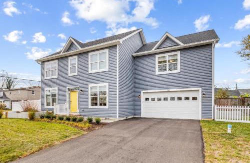 Edgewater Casa | Golden Anchor Retreat Lux Living!
