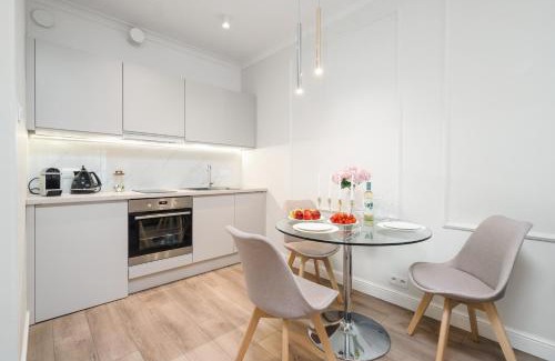 Mirow Apartamento | Golden Apartments - Luxury Stay for up to 10 Guests in Mennica Residence, Warsaw Center