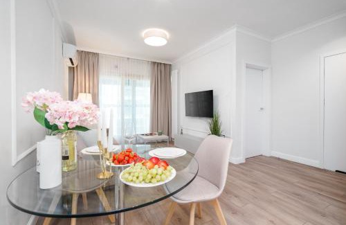Mirow Apartamento | Golden Apartments - Luxury Stay for up to 10 Guests in Mennica Residence, Warsaw Center
