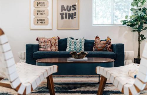 Holly Casa | Golden Girls Retreat at ATX Downtown, Grill, Walk to Best Eats and Lake