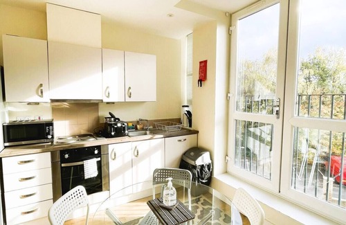 Maidstone Apartamento | Golden Heights 7
