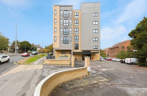 Maidstone Apartamento | Golden Heights 8