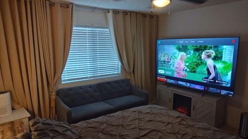 Santa Clarita Casa | Golden House