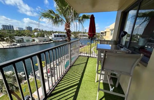 Hallandale Beach Condominio | Golden Isles Hallandale Water view