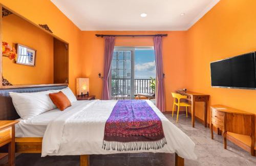 Big Beach Cama Y Desayuno | Golden Ocean Azure Hotel