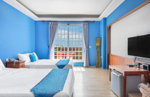 Big Beach Cama Y Desayuno | Golden Ocean Azure Hotel