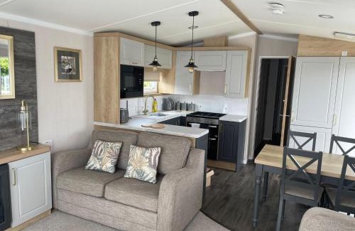 Chapel Saint Leonards Otro | Golden Palm Resort - Bordeaux Deluxe - Coastal Caravan Breaks