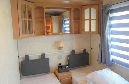 Chapel Saint Leonards Apartamento | Golden palm : Vogue 6 Berth, Central Heated, Enclosed Veranda