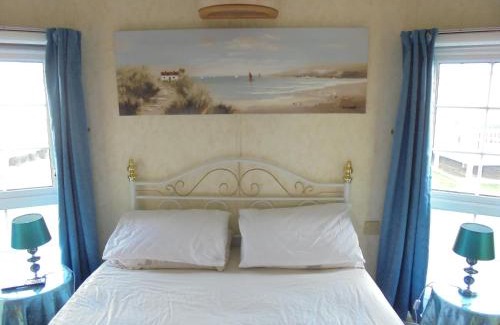 Chapel Saint Leonards Apartamento | Golden palm : Vogue 6 Berth, Central Heated, Enclosed Veranda