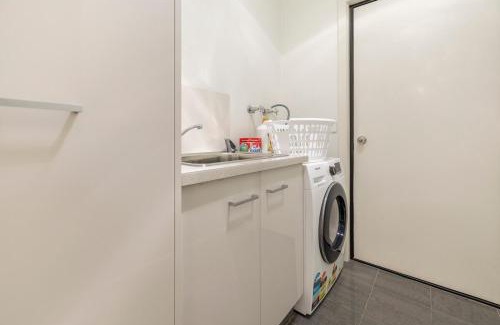 Golden Square Casa | Golden Retreat - Couples Getaway Business stay