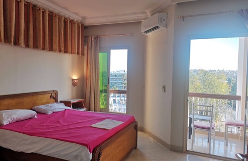 Sheraton Road -Sakkala Hotel | Golden Rose Hotel