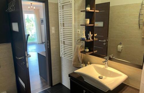 Siofok Aranypart Apartamento | Golden Shore Retreat