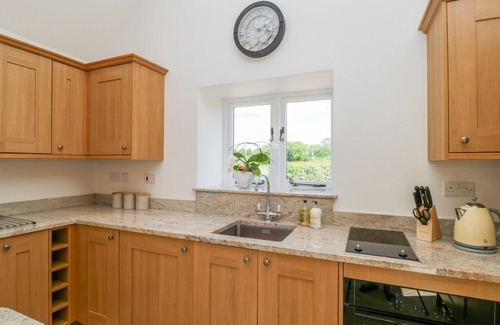 Olveston Cabaña | GOLDEN VALLEY BARN, family friendly in Oldbury-On-Severn