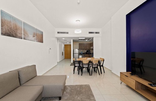 Jumeirah Village Triangle Apartamento | Golden Wood Views
