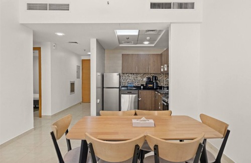 Jumeirah Village Triangle Apartamento | Golden Wood Views